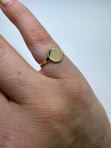 The Petite Signet (Gold)