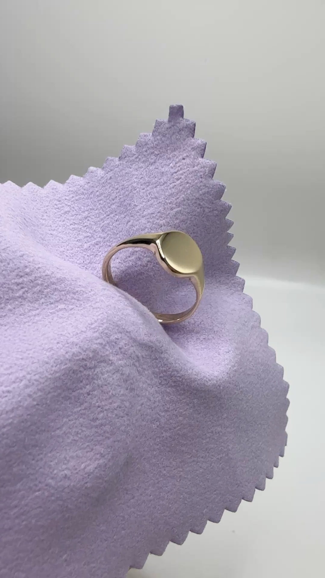 The Petite Signet (Gold)