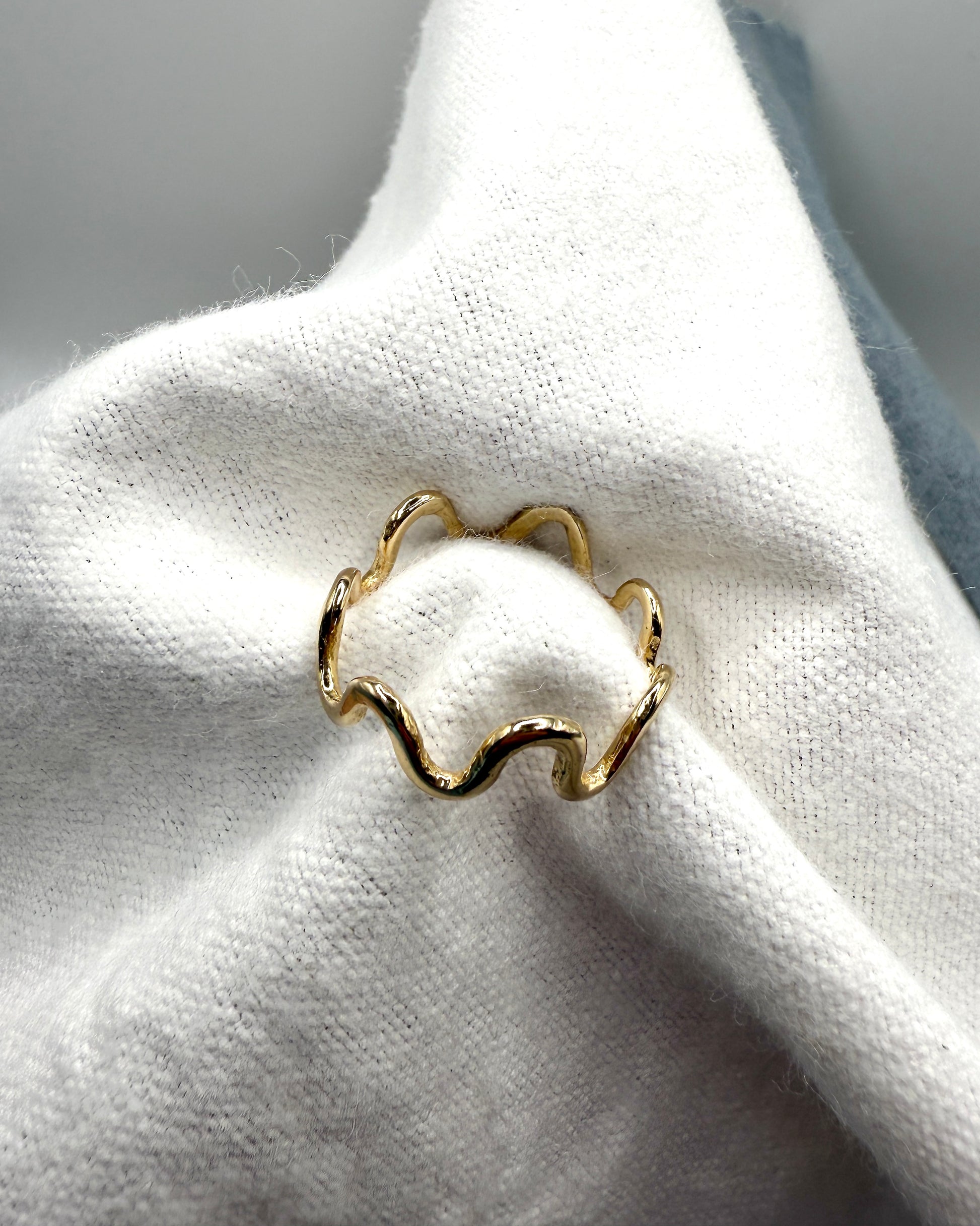The Squiggle Ring (Gold)