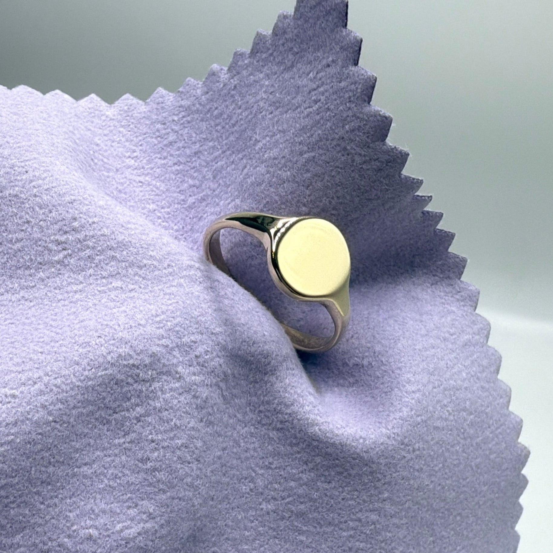 The Petite Signet (Gold)