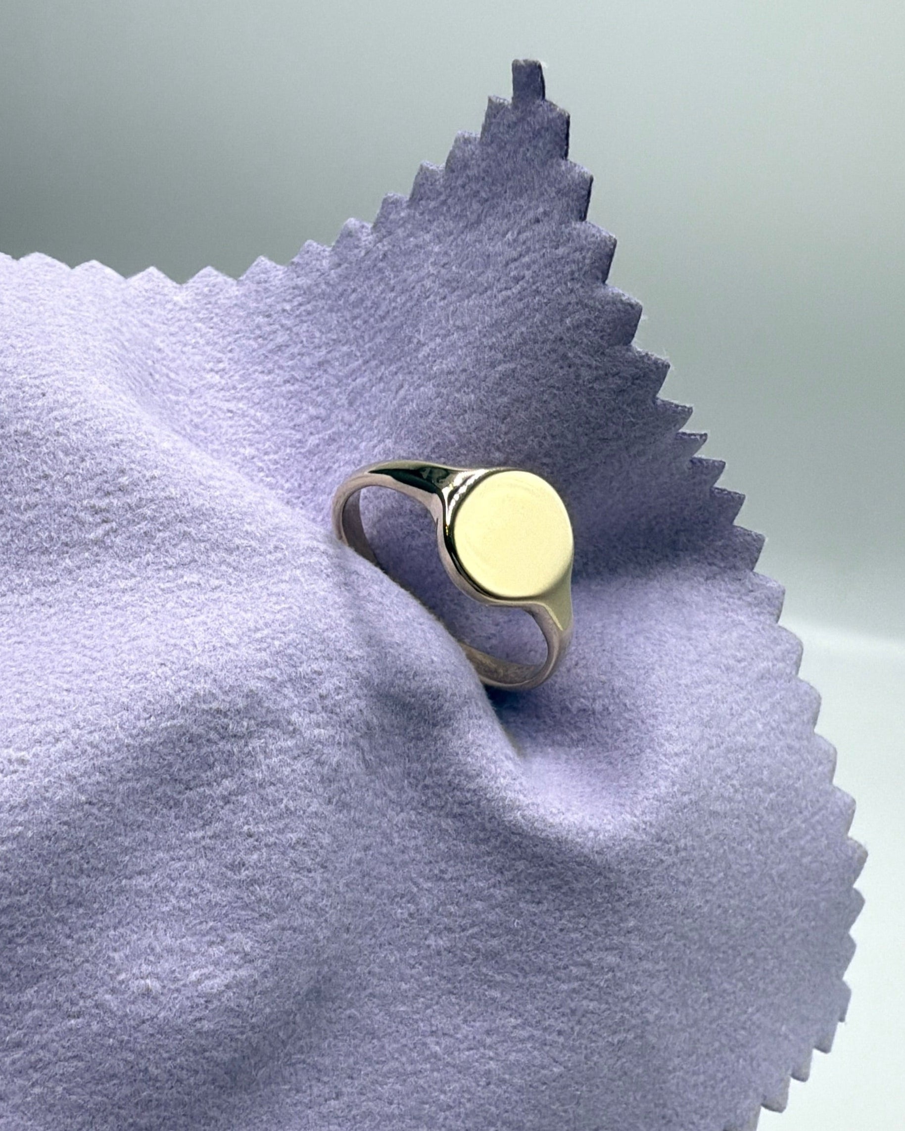 The Petite Signet (Gold)