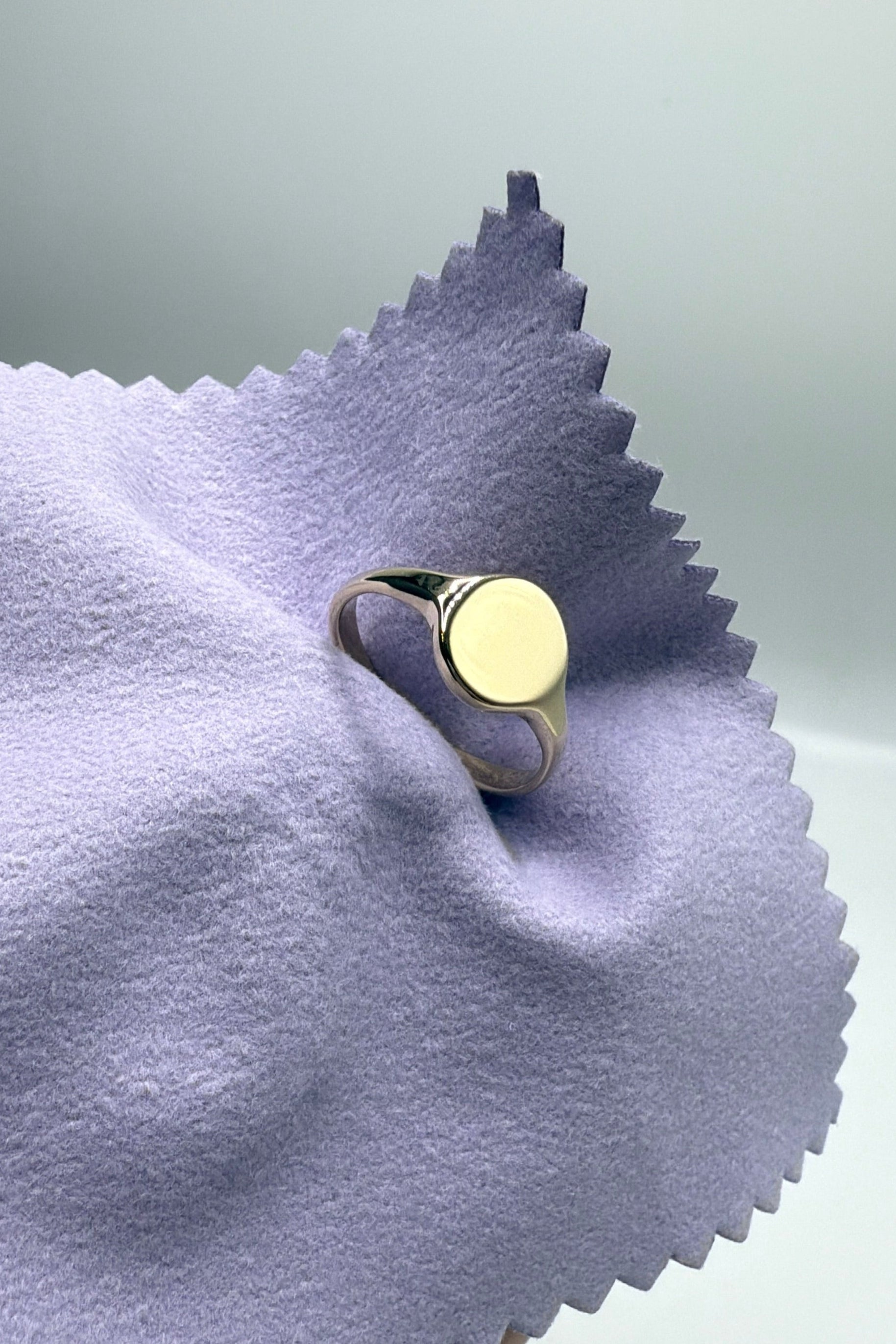 The Petite Signet (Gold)