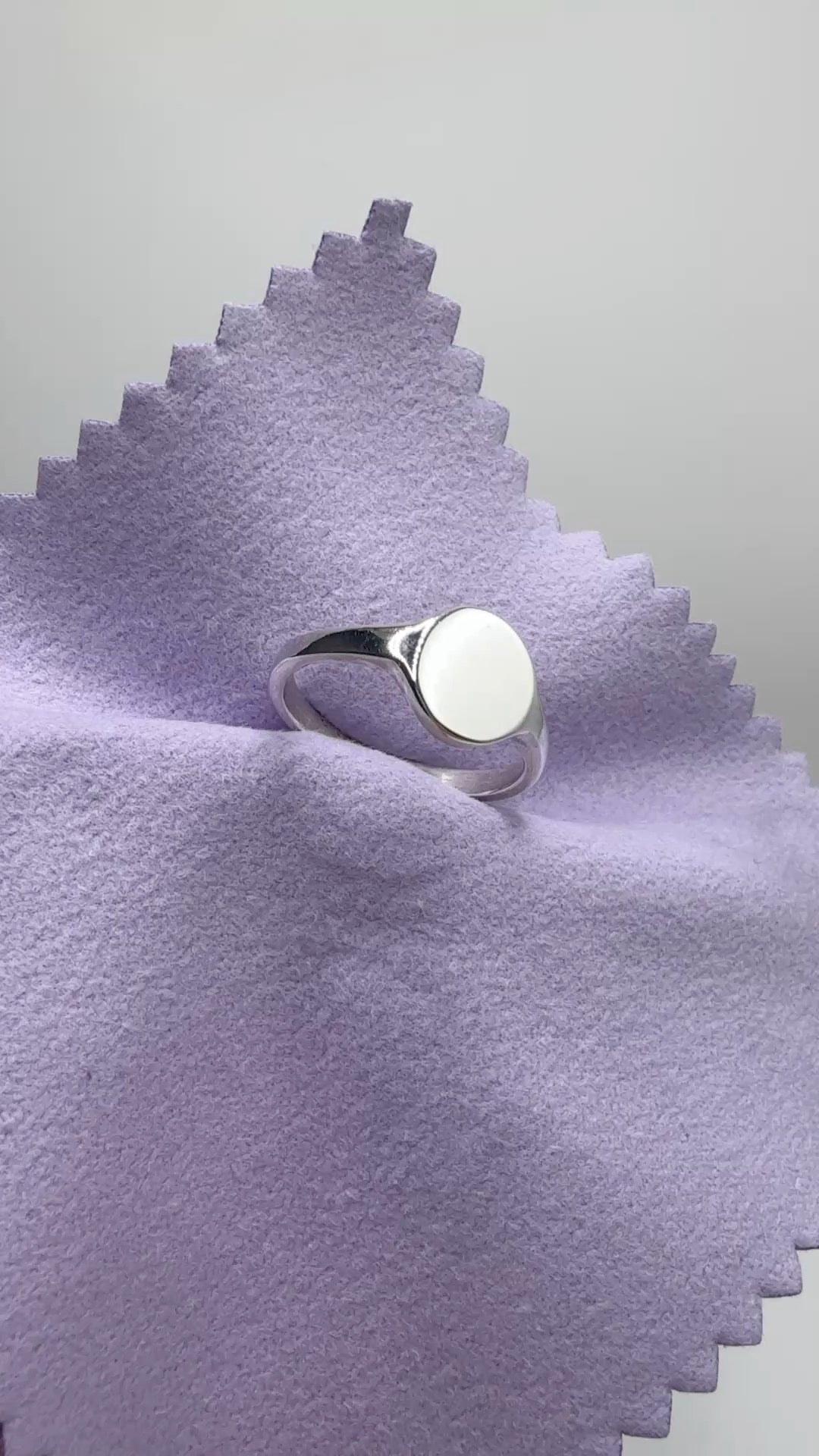The Petite Signet (Sterling Silver)